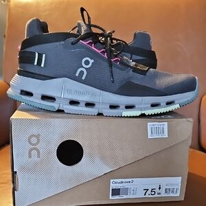 Women's On Cloudnova 2 Gray Sneakers. Size 7.5 Excellent Condition